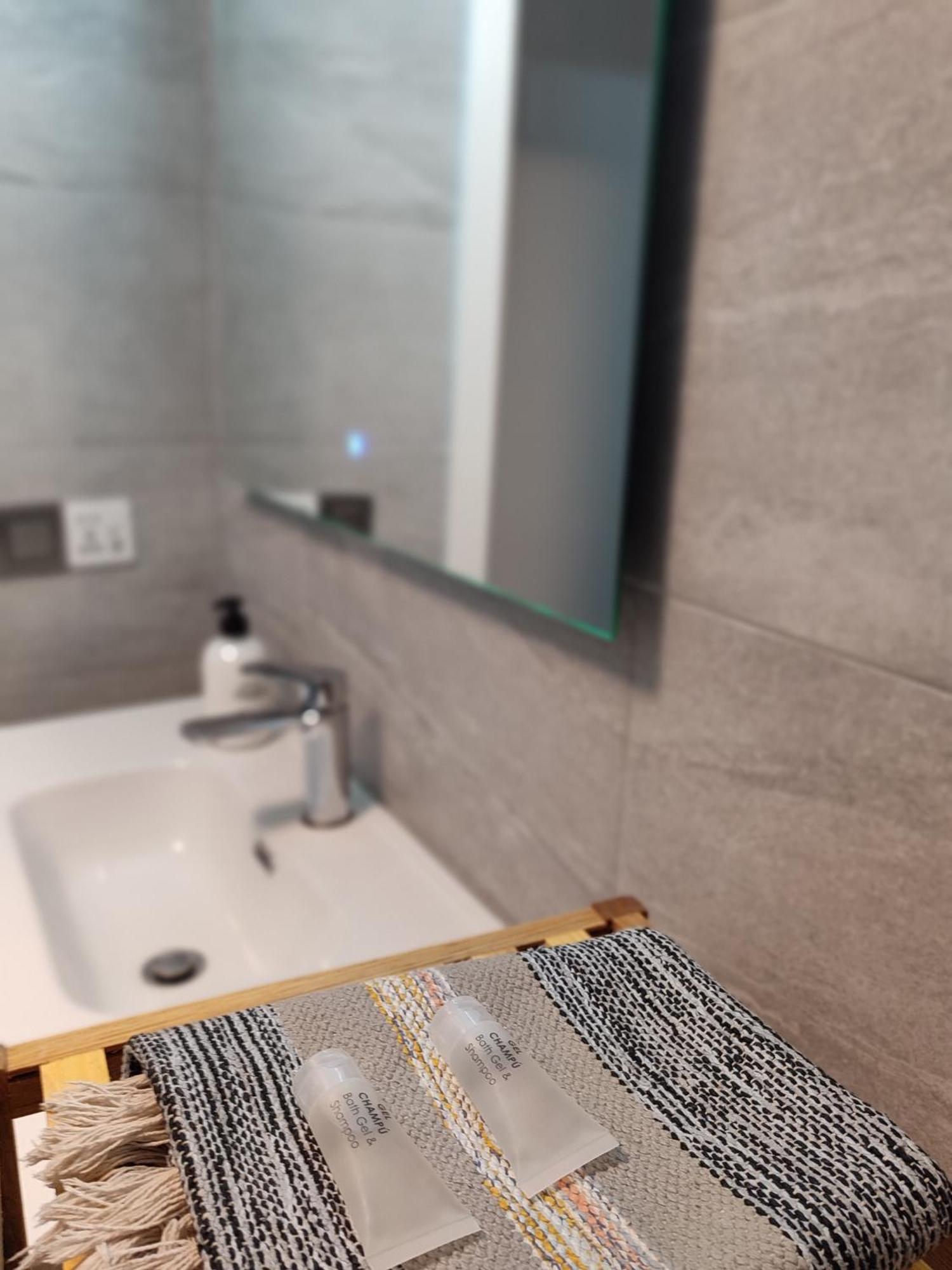 Room Private Bathroom In Shared Apartment 50M From Gibraltar La Línea de la Concepción Exterior foto